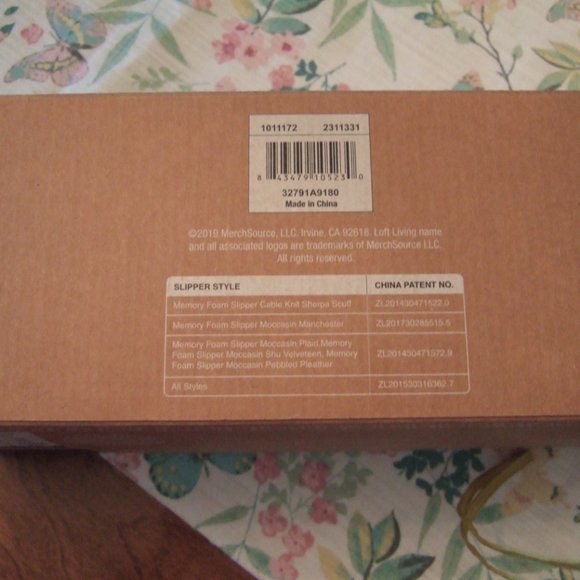 LOFT LIVING MEMORY FOAM SLIPPERS SIZE S/M - Picture 6 of 6